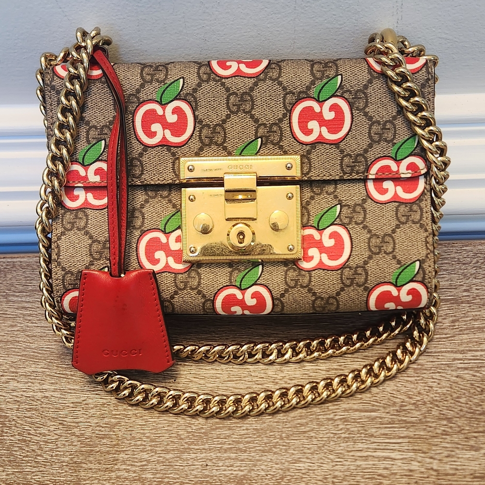 Gucci GG Supreme Apple Padlock Bag